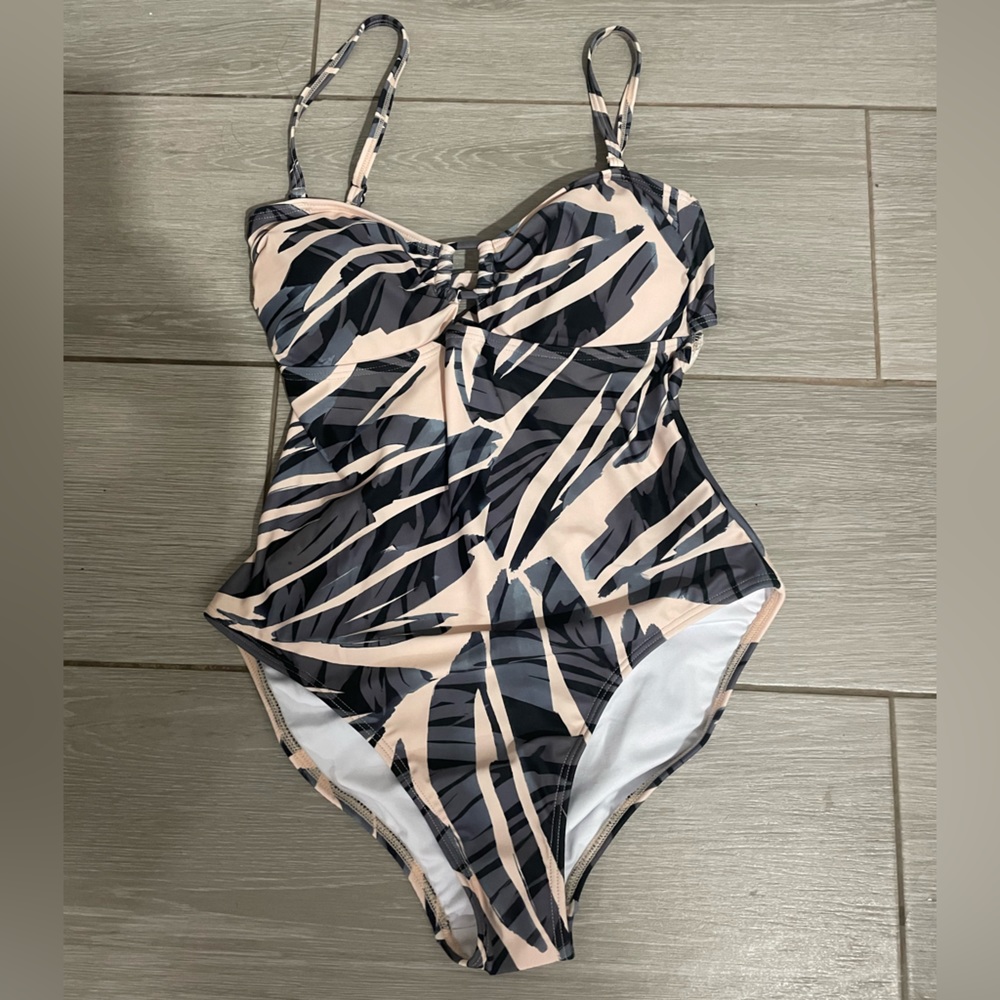 Venus bandeau ring one piece swimsuit